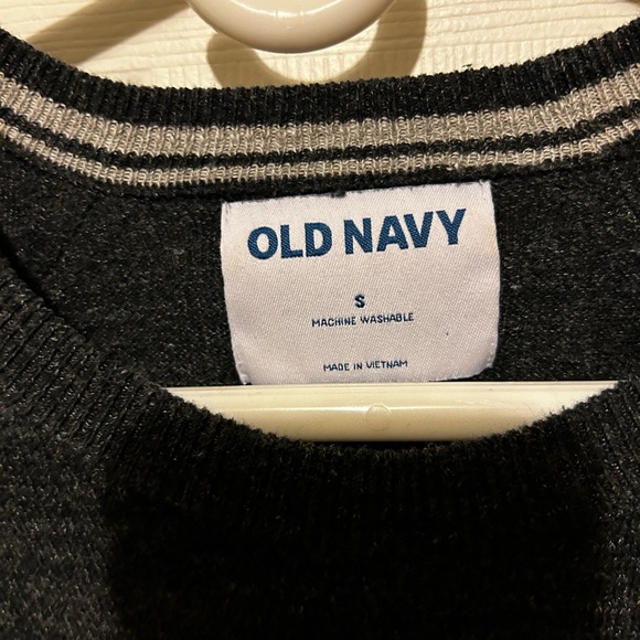 Old Navy Men's Crew Neck Sweater - Picture 2 of 2